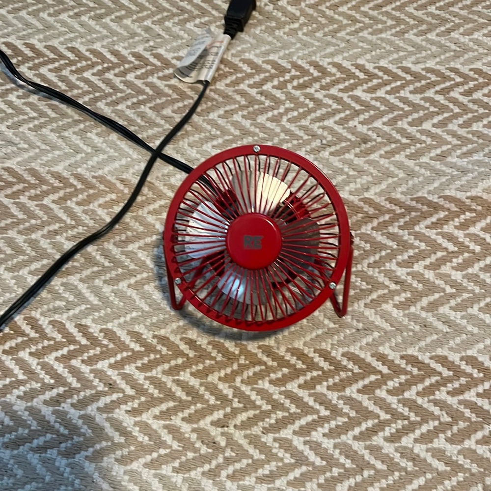 Small Red movable fan